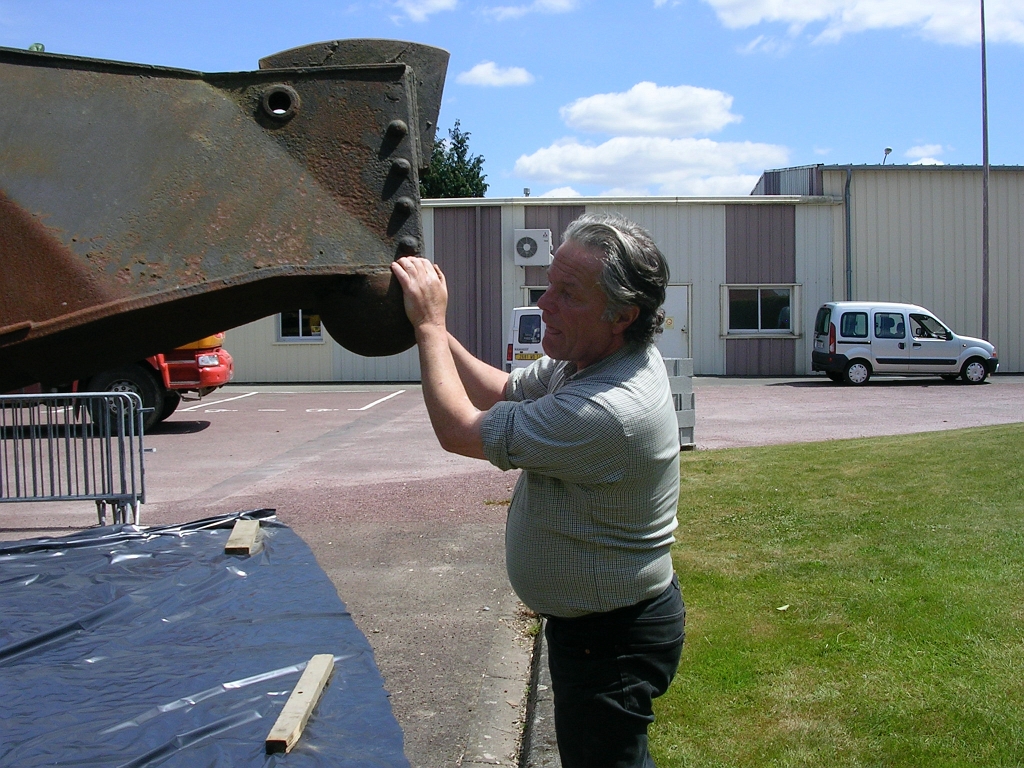 20110601 WHALE:BALEINE 2 Arrives in Vire From Brécey 11.jpg